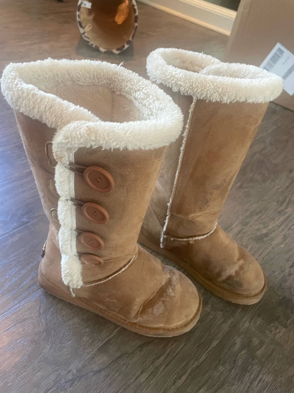Fuzzy Shearling Button Tall Winter Boots in Chestnut Size 7